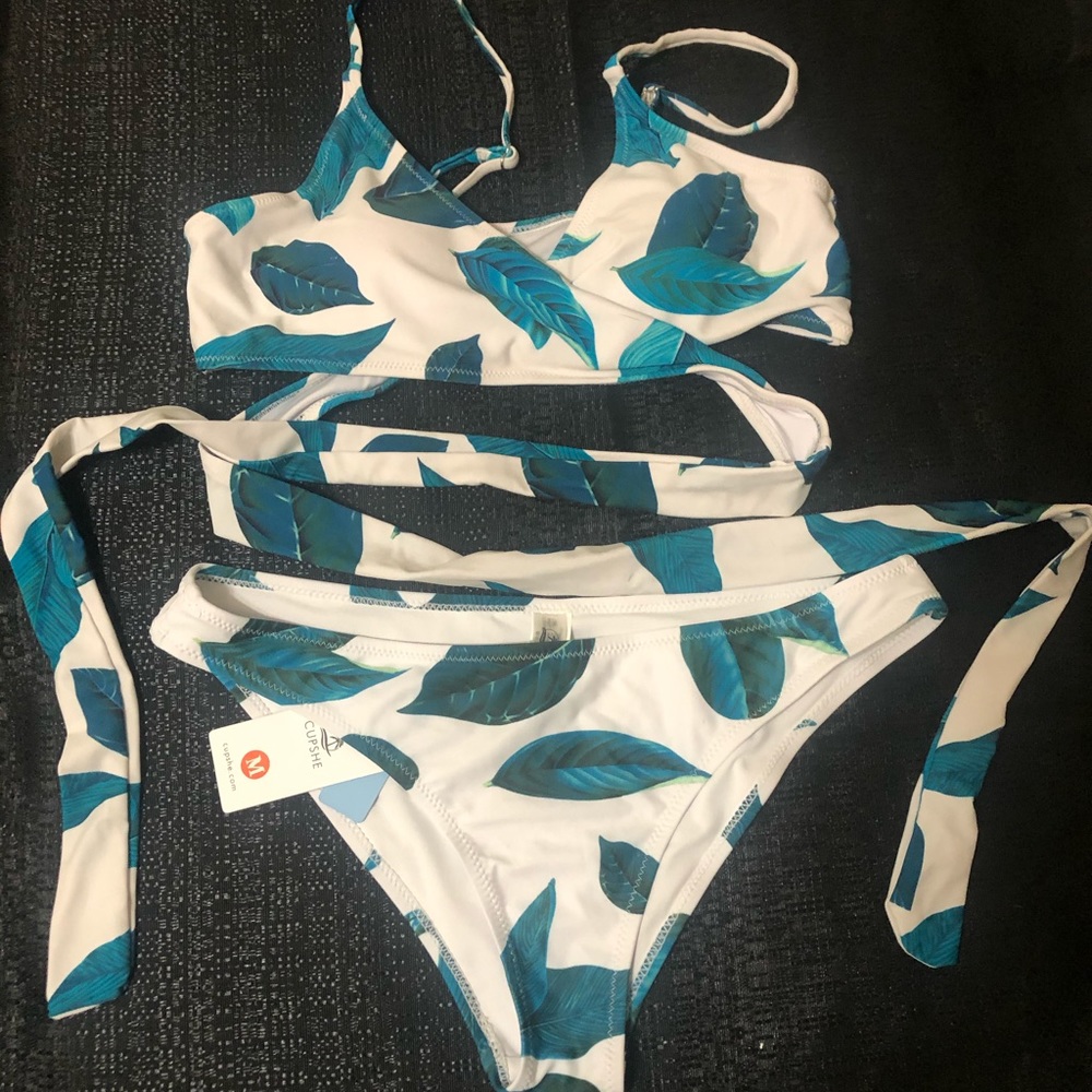 Ladies Two Piece Wrap Swimsuit Medium 🌞 New